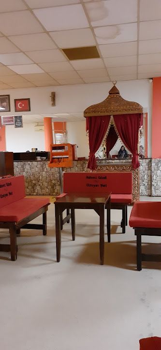 Kahveci Güzeli Uzayın Yeri Fal Kafe
