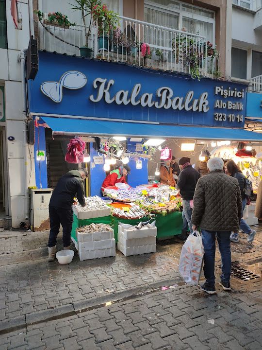 Kalabalık balık evi