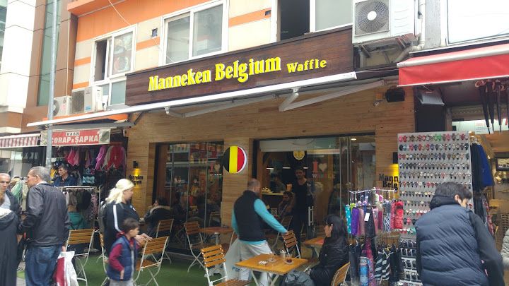 Manneken Belgium Waffle & Frozen Yogurt