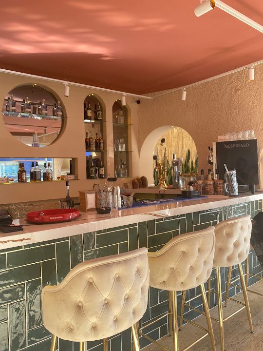 Yakada pub