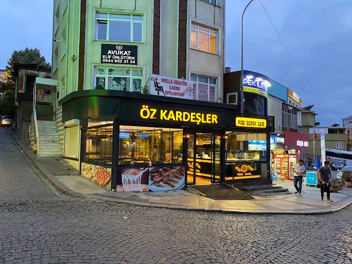 Öz Kardeşler Pide Börek Cafe