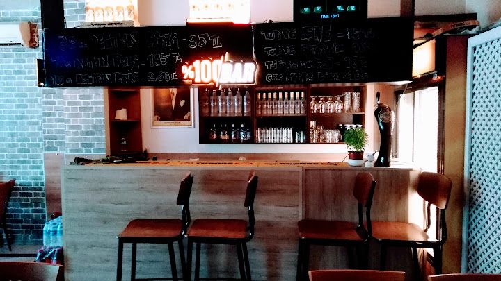 Safran Pub