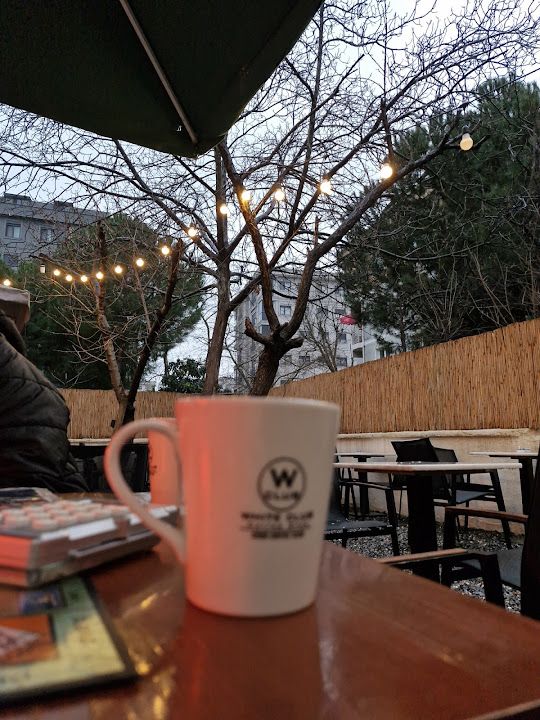 WHITE CLUB COFFEE SHOP