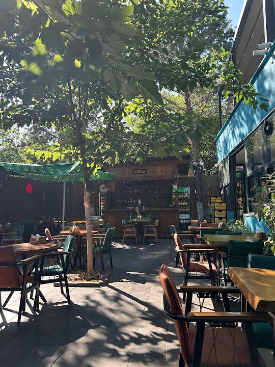 Varon Cafe & Brasserie