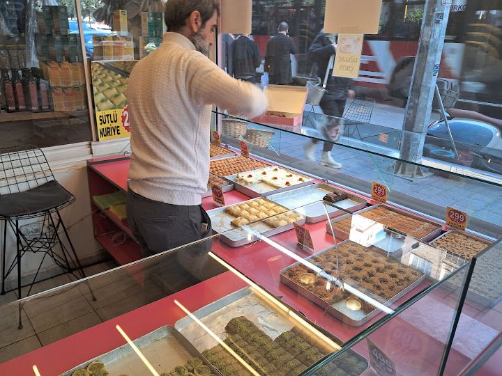Adıyamanlı Ali Ve Oğlu Baklavaları