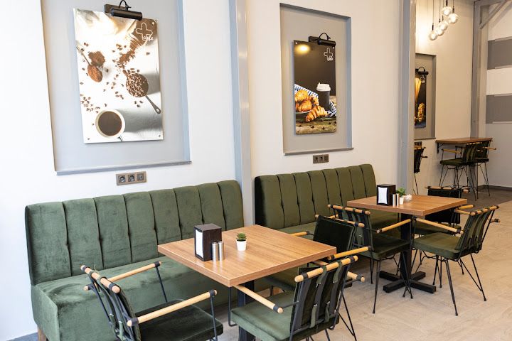 Emot plus cafe