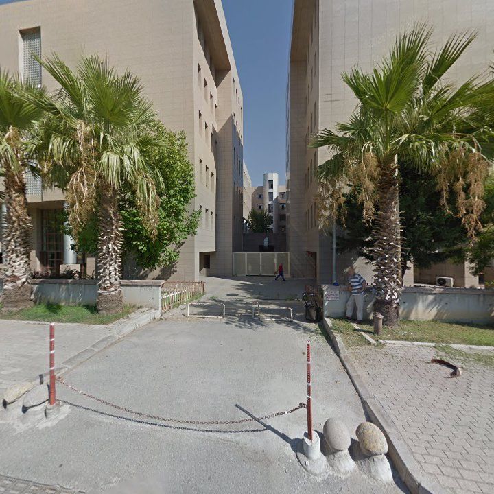 İzmir Adliyesi Baro Bahçe