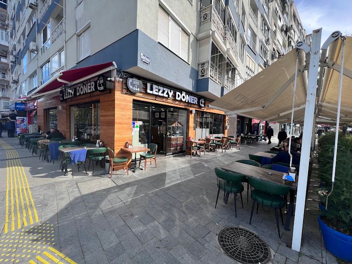 Lezzy döner üçkuyular