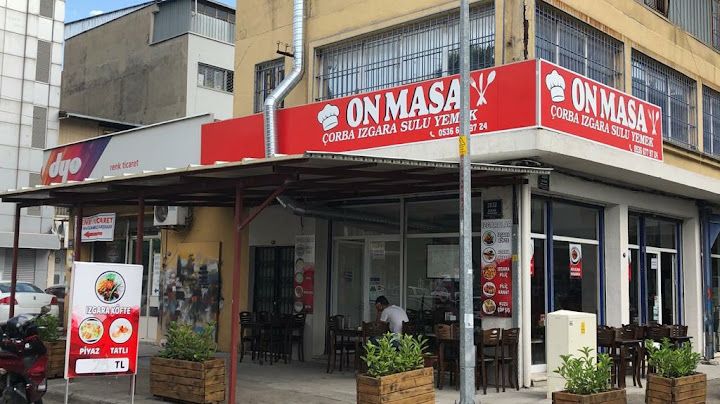 On masa çorba ızgara sulu yemek
