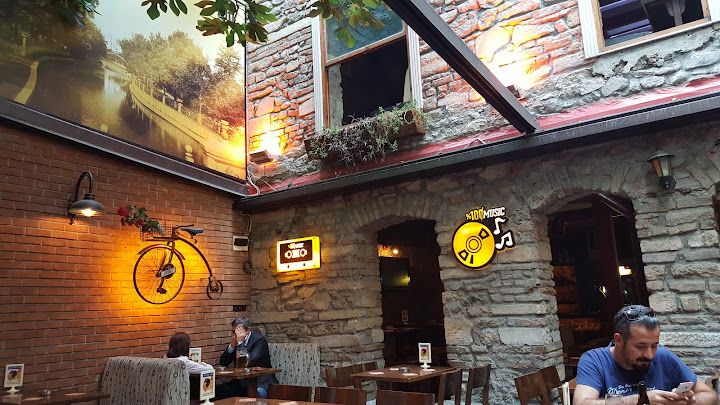 Pupa Cafe Gastropub