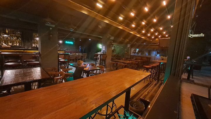 Quarantin lounge pub