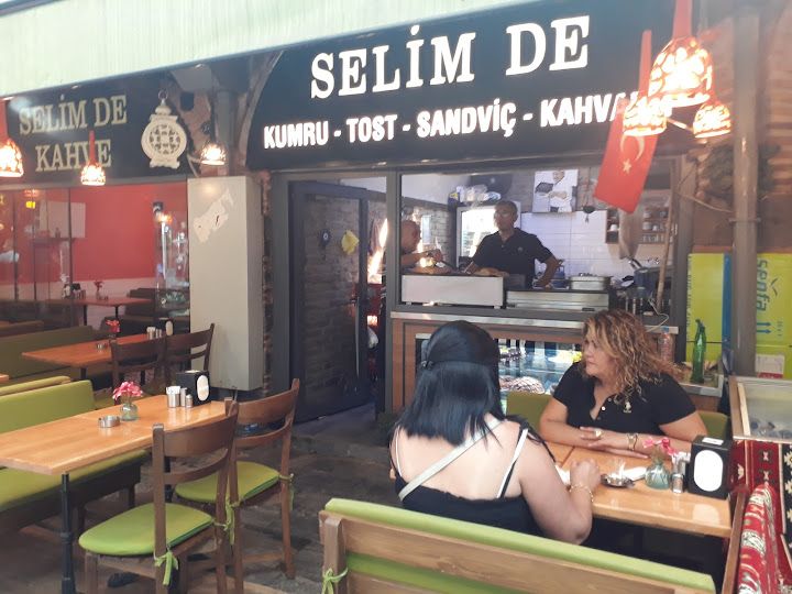 Selim de çeşme kumru tost sandviç ızgara köfte konak çeşme kumru