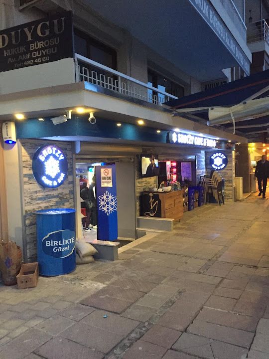 Shotzy Cafe & Bar