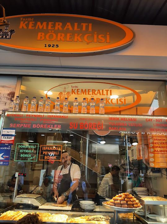 Tarihi kemeraltı börekçisi