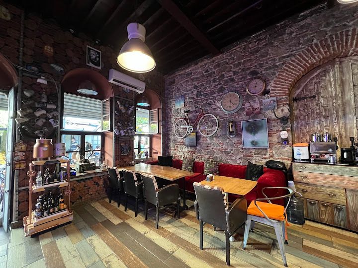 Yolo Art&lounge