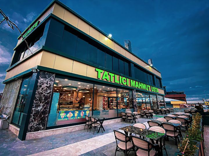 Tatlıcı Mahmut Usta Burma Kadayıf & Baklavaları