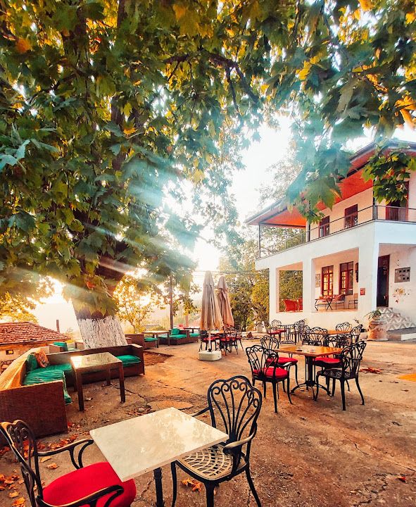 Lyna Cafe