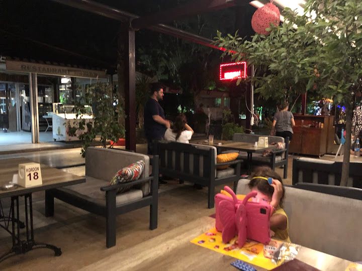 Monalisa Cafe Restoran
