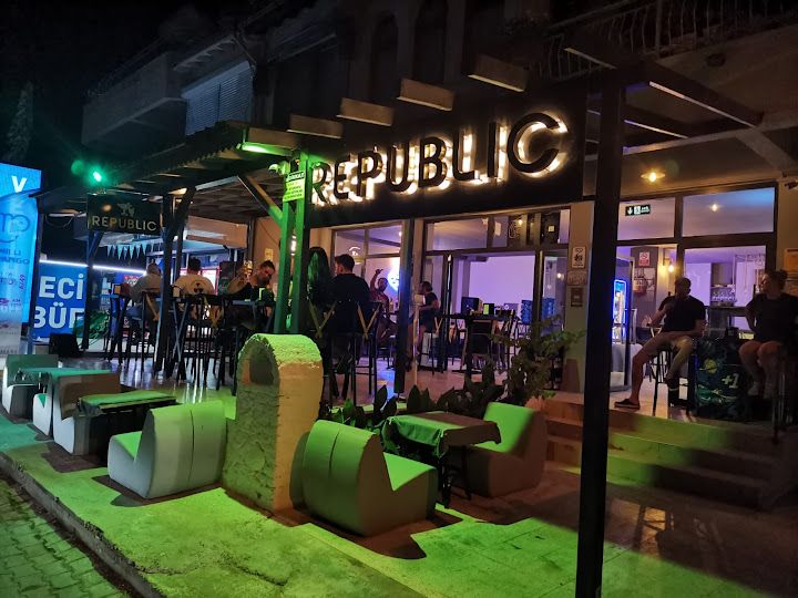 Republic Cafe Bar