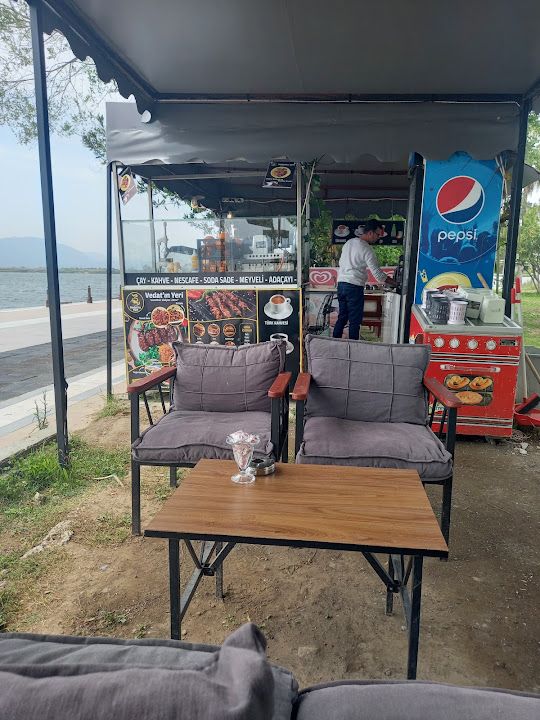Vedat'ın Yeri Tantuni Ve Tavuk Dünyası Cafe Restaurant