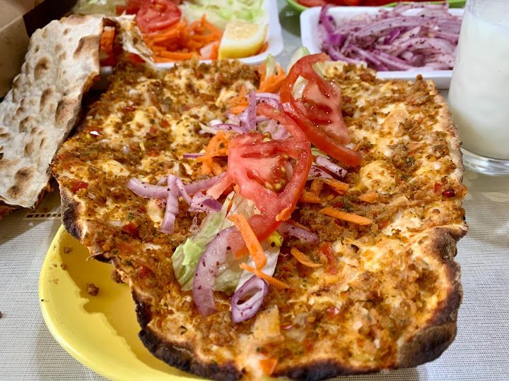 Damla Taş Fırın Lahmacun Pide Salonu