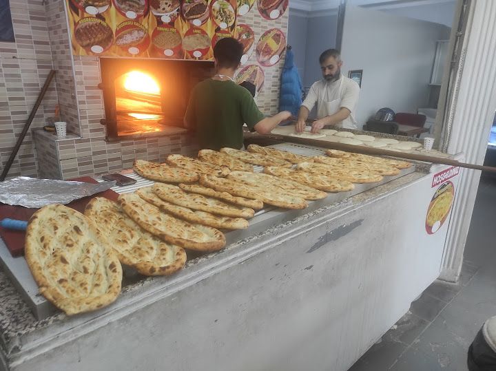 ÜÇ KARDEŞLER PİDE LAHMACUN SALONU