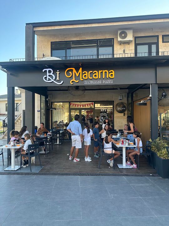 Bi Macarna