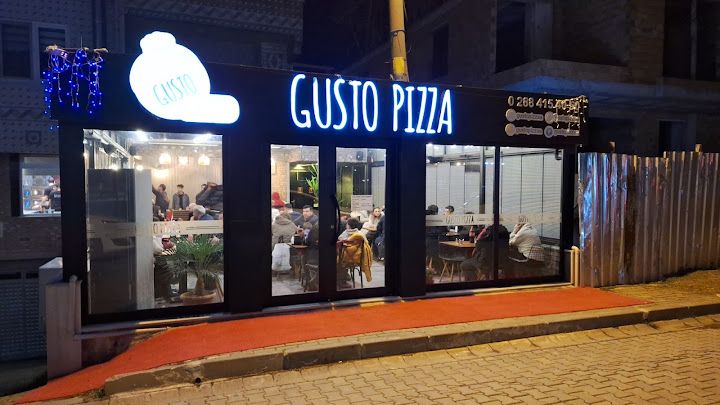 Gusto Pizza