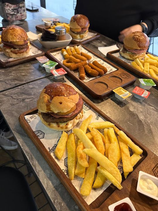 Bee Burger