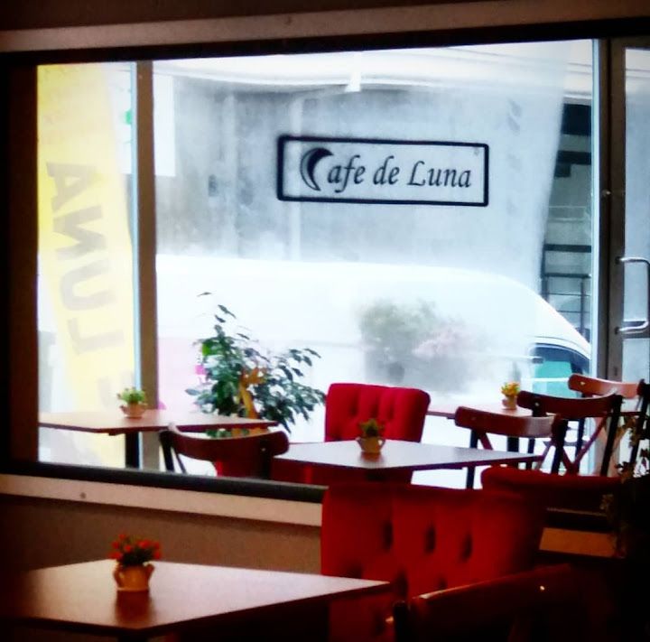 Cafe De Luna
