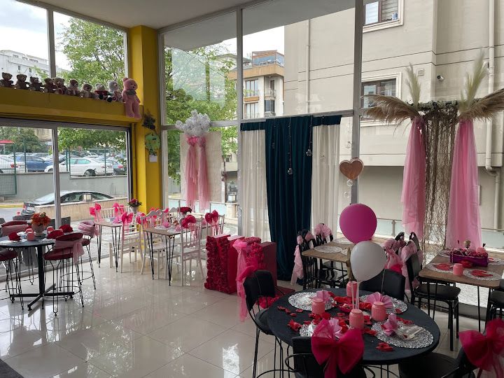 The Nile Event / Cafe