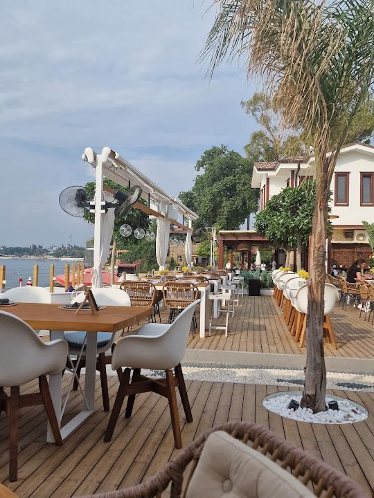 Water Side Beach & Bar