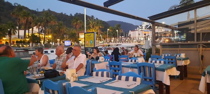 Azmakbaşı Restoranı.