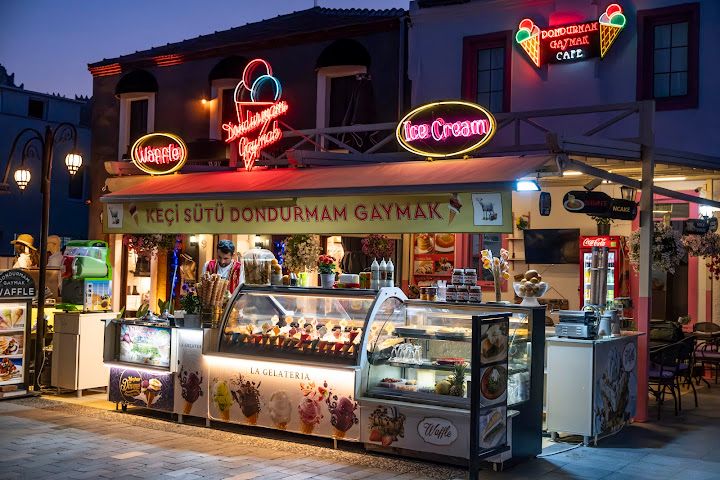 Dondurmam Gaymak Waffle Cafe Marmaris
