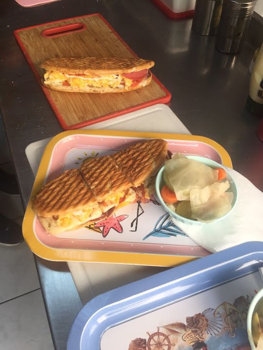 DVIN TAN TOST CAFE