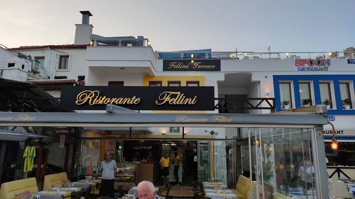 Fellini Cafe Restoran