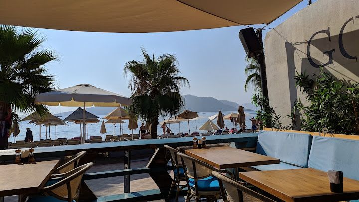 Yali Beach Club