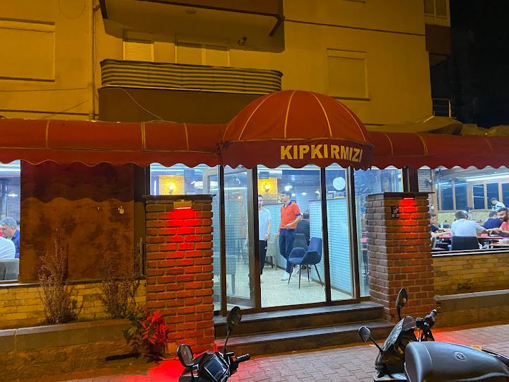 Kıpkırmızı