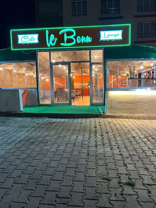 Le Bonn Cafe