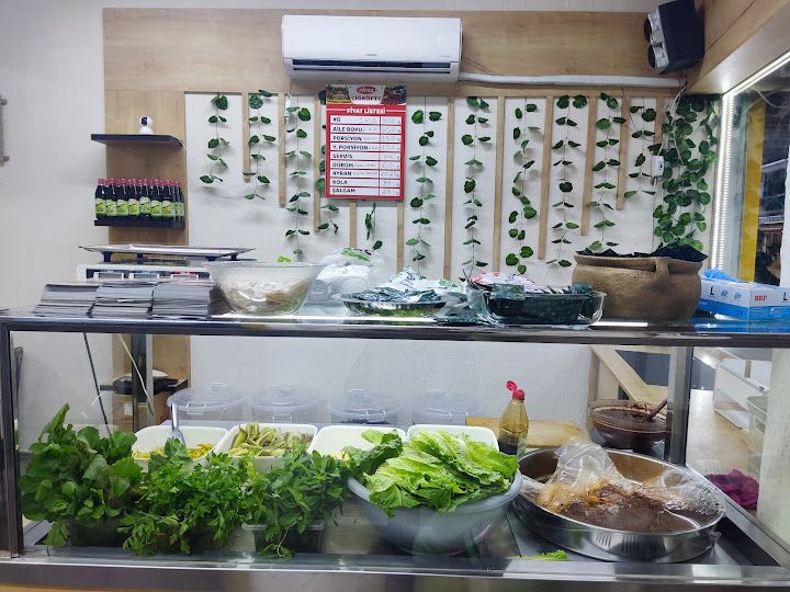 Elezz çiğ köfte menemen