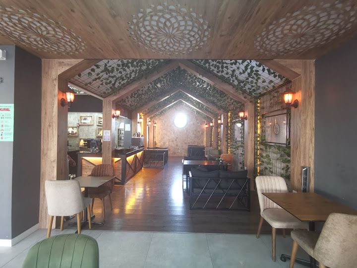 Meşhur Çeşme Kumrusu & Kahvaltı Salonu