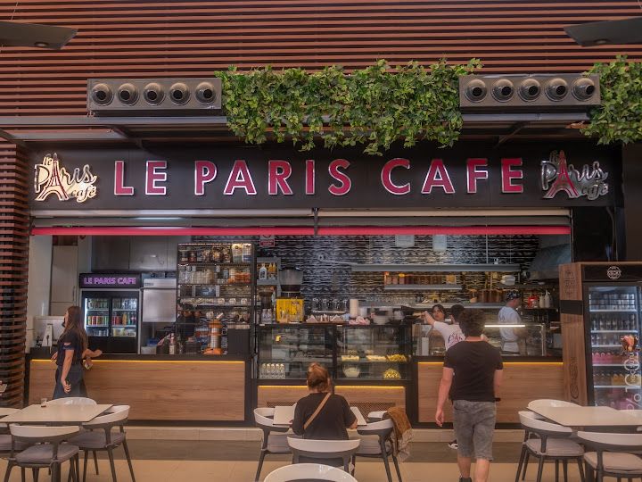 Le Paris Cafe
