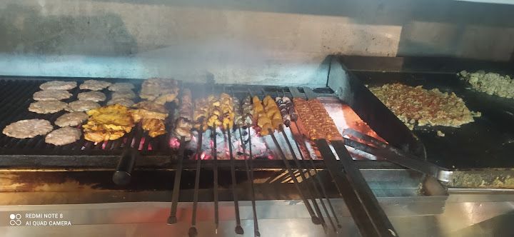 Yeşil Beyaz Izgara Salonu