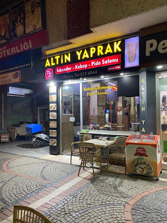 Altın Yaprak Döner Salonu