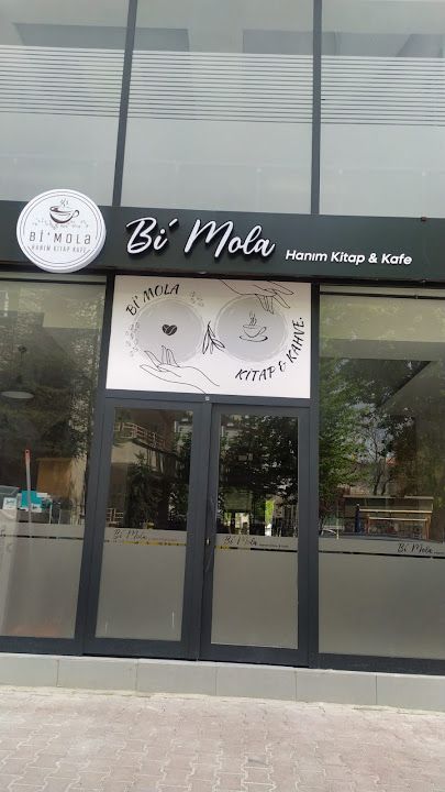 Bi'mola Hanım Kitap Kafe