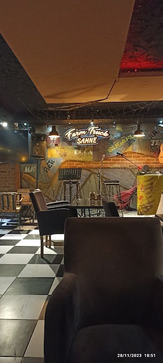 Farm Truck Classic Cafe