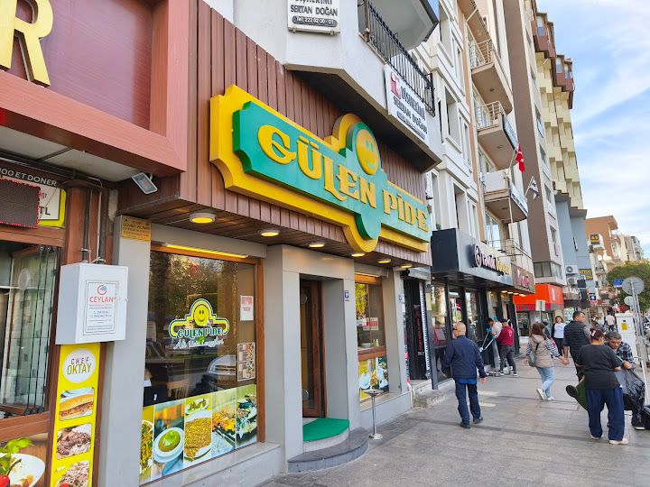 Gülen Pide