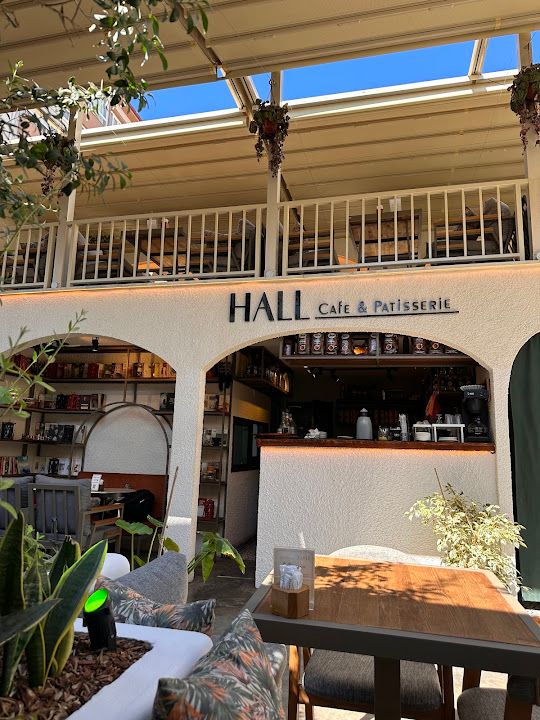Hall Cafe & Patisserie