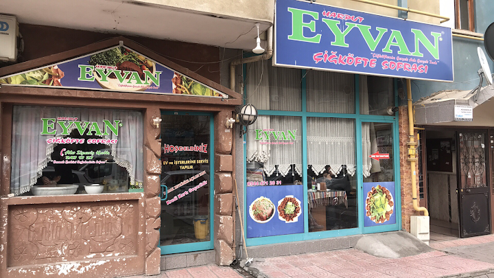 Harput Eyvan Çiğköfte Sofrası