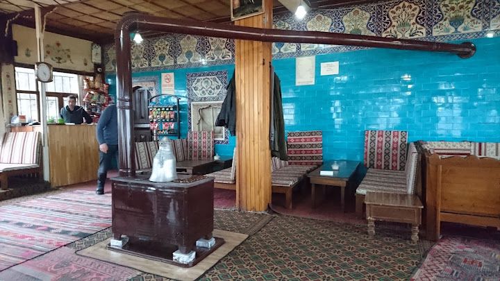 Hisaraltı Çay Bahçesi/ Şark Köşesi